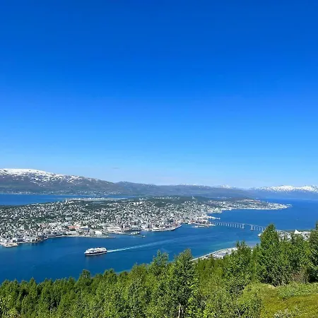Cozy And Inviting In Apartman Tromsø
